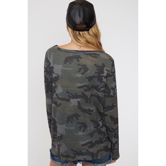 Long Sleeve Camo Twisted Hem Thermal Waffle Knit - Picture 3 of 7